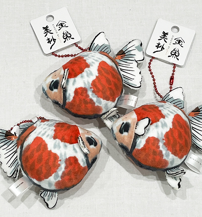 金魚美抄2024オリジナルグッズ「ぬいぐるみキーチェーン」